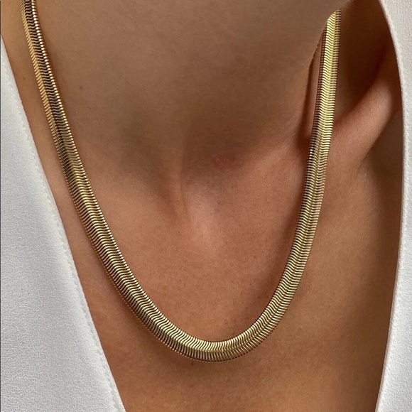 Mega Herringbone 18K Gold -Titanium Steel Necklace - Picture 4 of 14